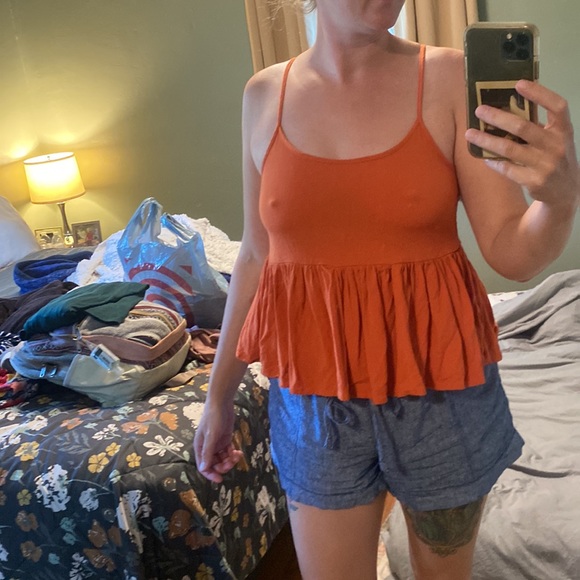 Baby doll ruffle bottom top. - Picture 5 of 6